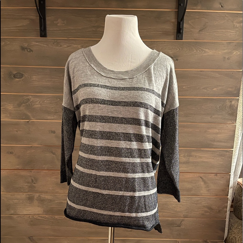 American Eagle shirt, boxy with black, gray and silver. Size Large
